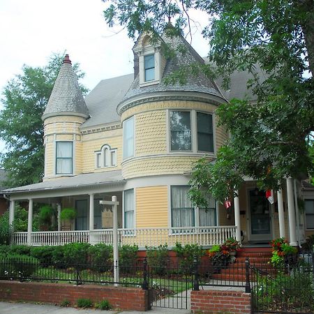 C.W. Worth House Bed And Breakfast Wilmington Room photo