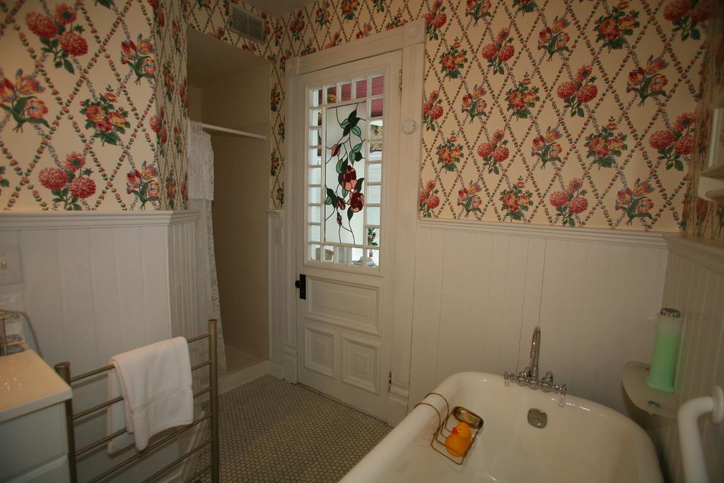 C.W. Worth House Bed And Breakfast Wilmington Room photo