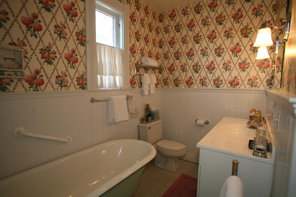C.W. Worth House Bed And Breakfast Wilmington Room photo