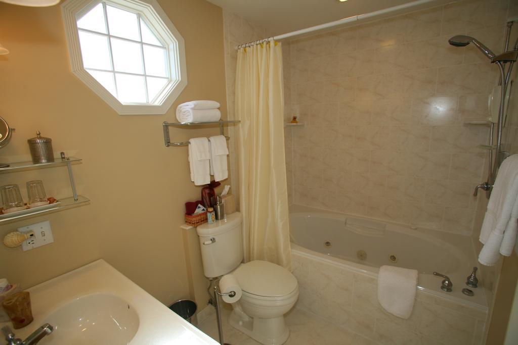 C.W. Worth House Bed And Breakfast Wilmington Room photo