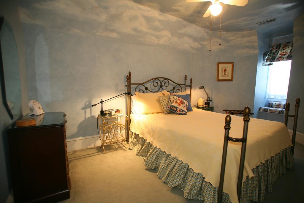 C.W. Worth House Bed And Breakfast Wilmington Room photo