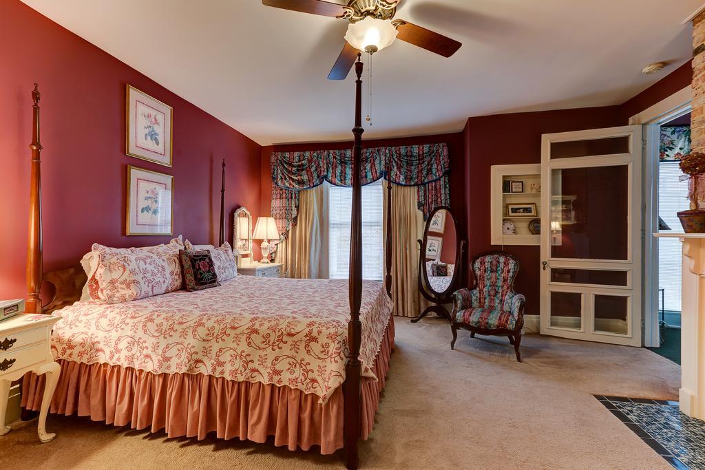 C.W. Worth House Bed And Breakfast Wilmington Room photo