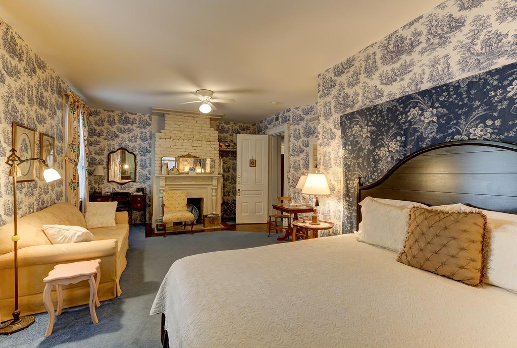 C.W. Worth House Bed And Breakfast Wilmington Room photo